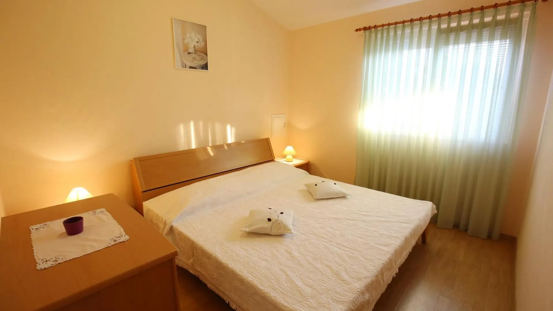 Apartments Nikaia Vir