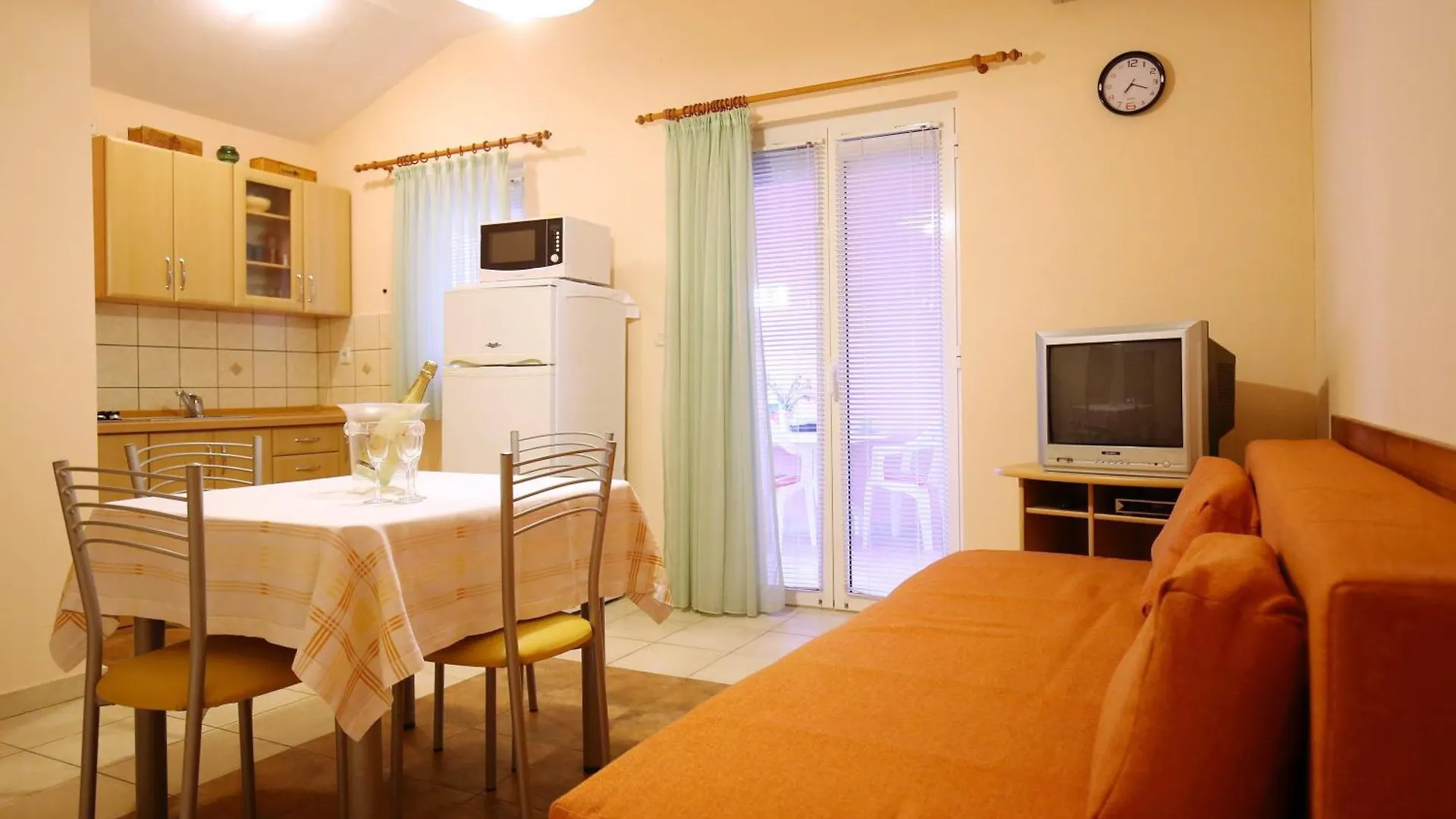 Apartments Nikaia Vir
