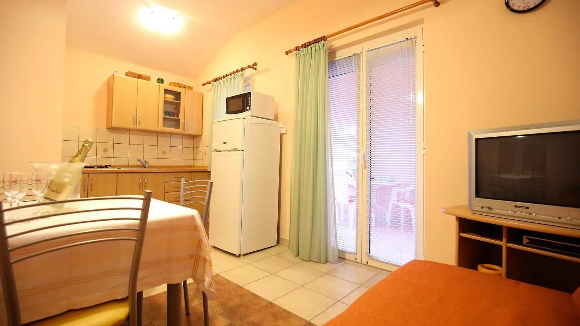 Apartments Nikaia Vir