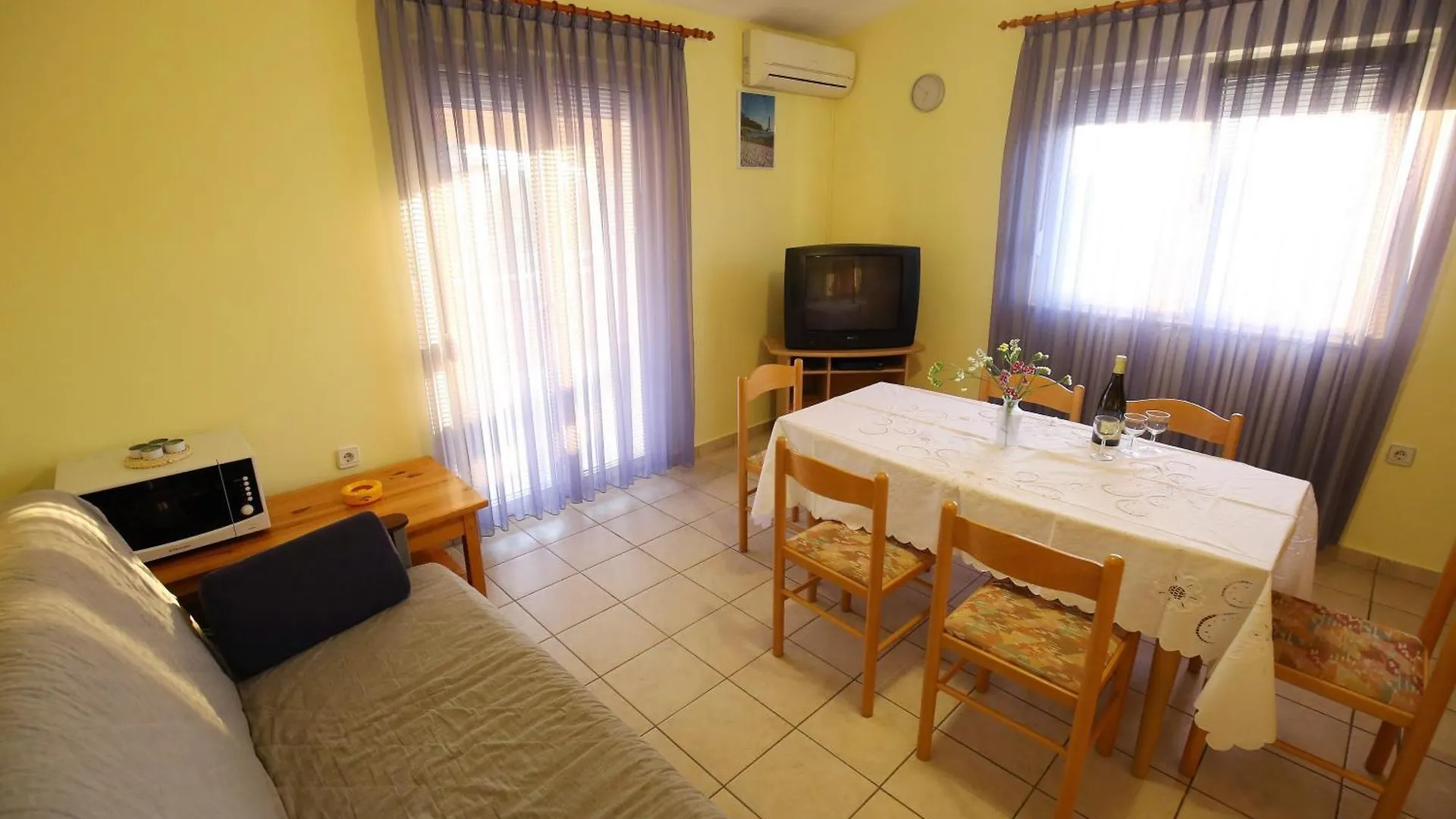 Apartments Nikaia Vir Kroatien