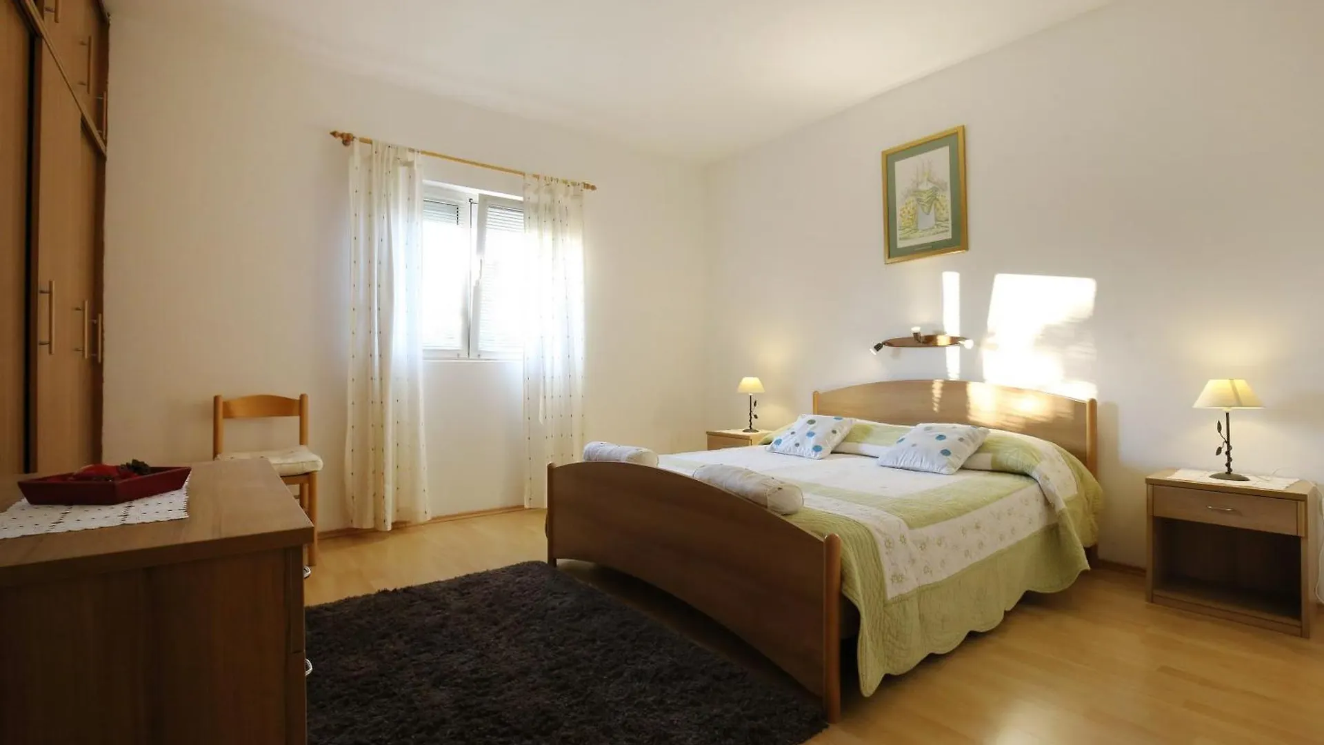 Apartments Nikaia Vir 0*,