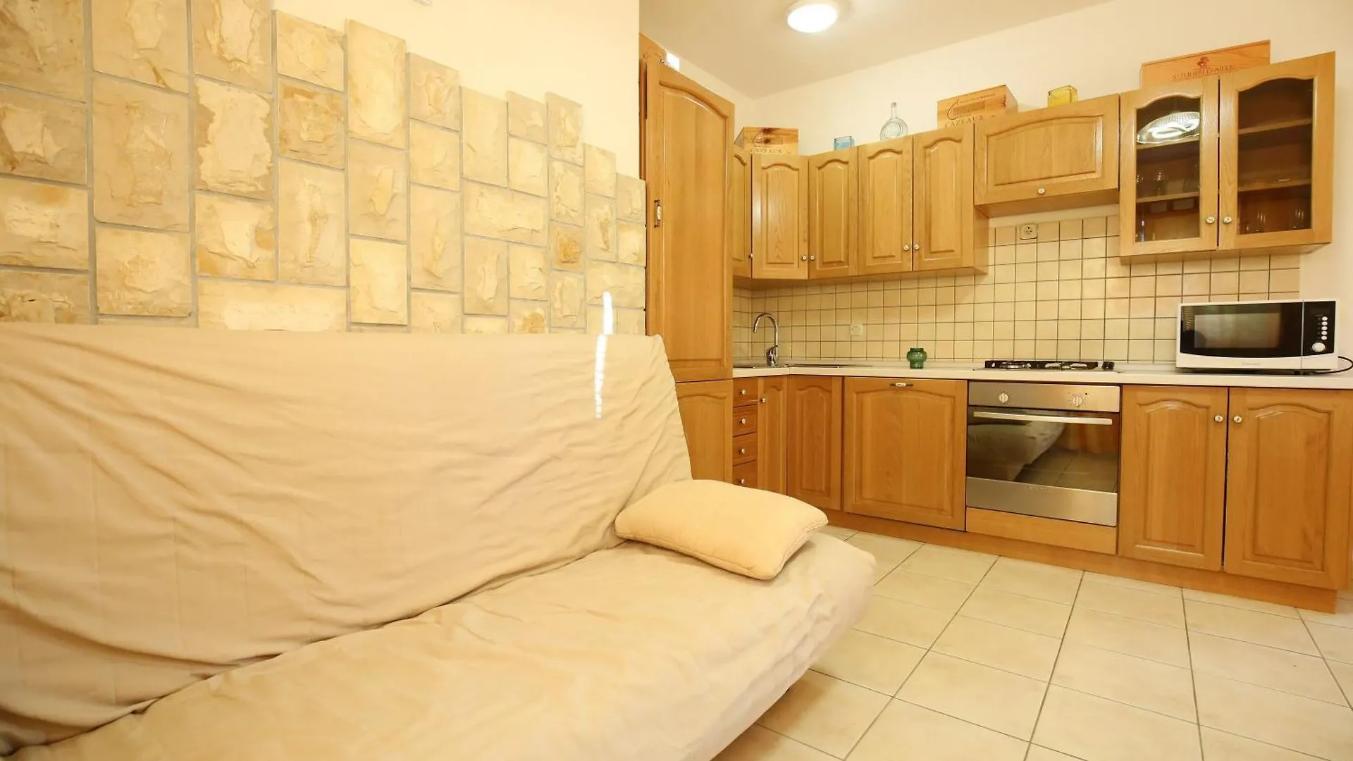 Apartments Nikaia Vir
