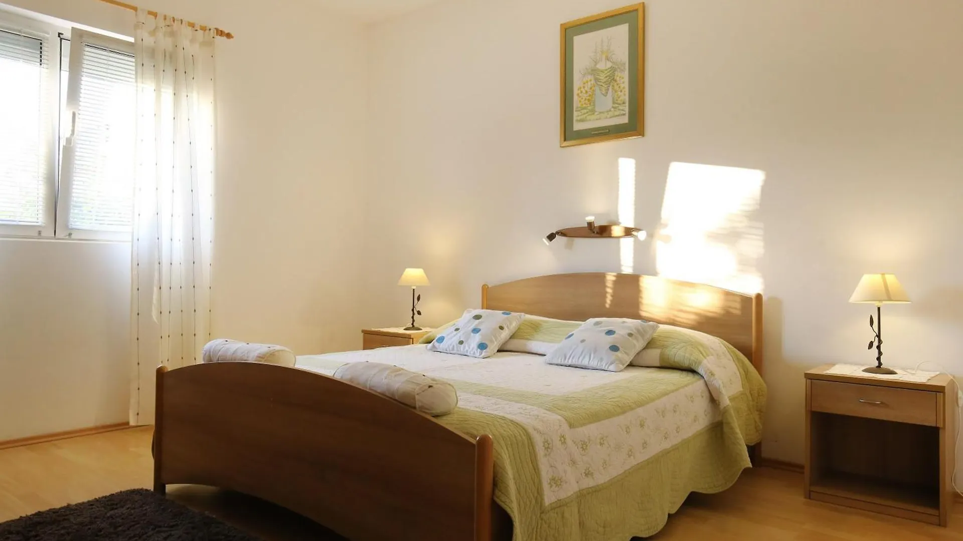 Apartments Nikaia Vir Kroatien