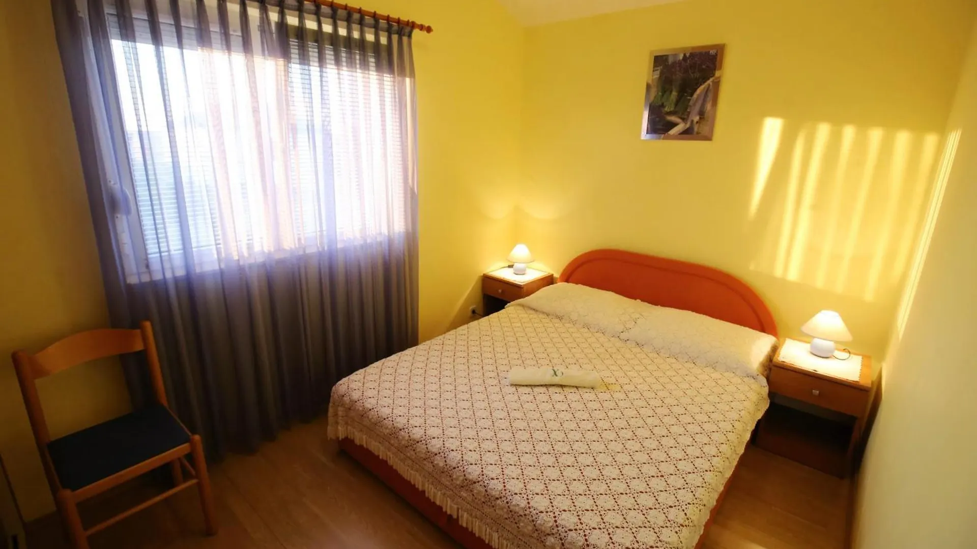 Apartments Nikaia Vir