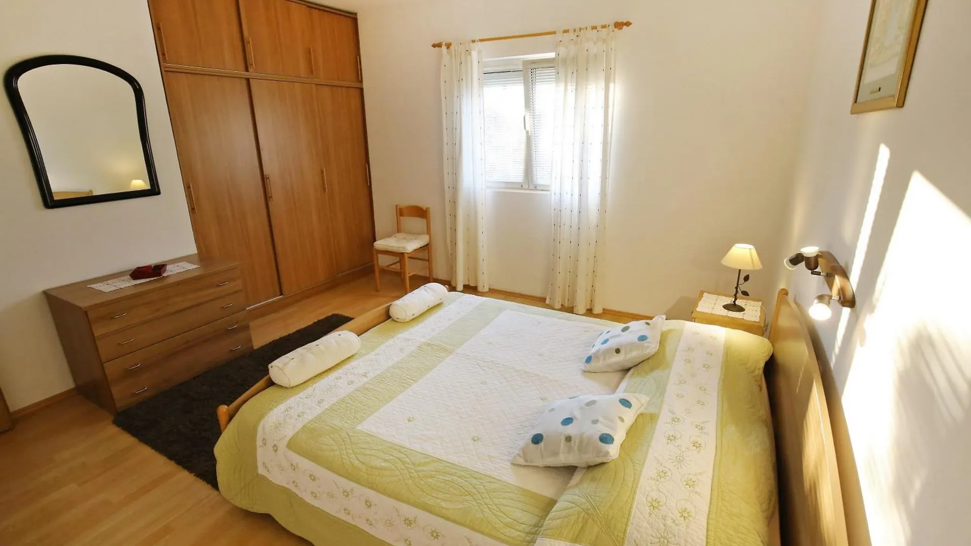 Apartments Nikaia Vir 0*,  Kroatien