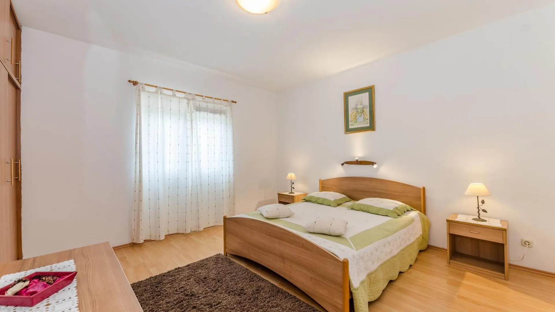 Apartments Nikaia Vir