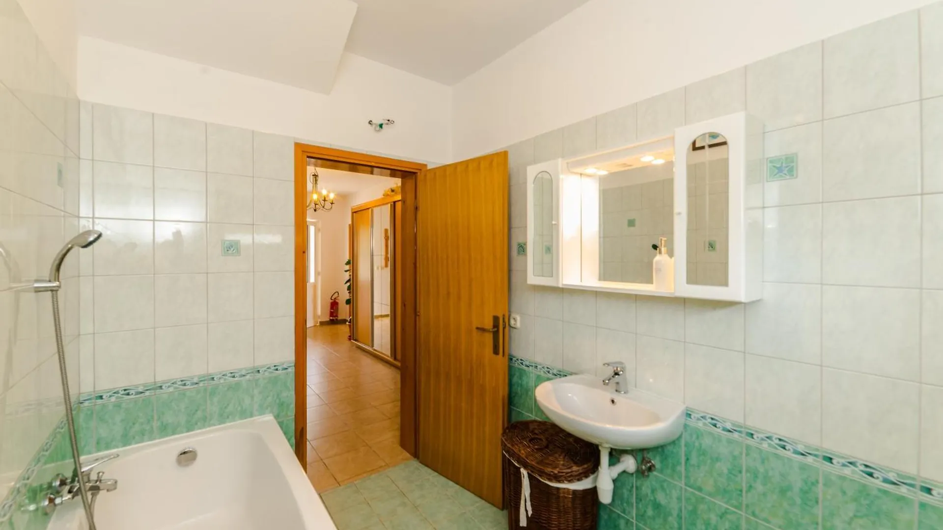 Apartments Nikaia Vir