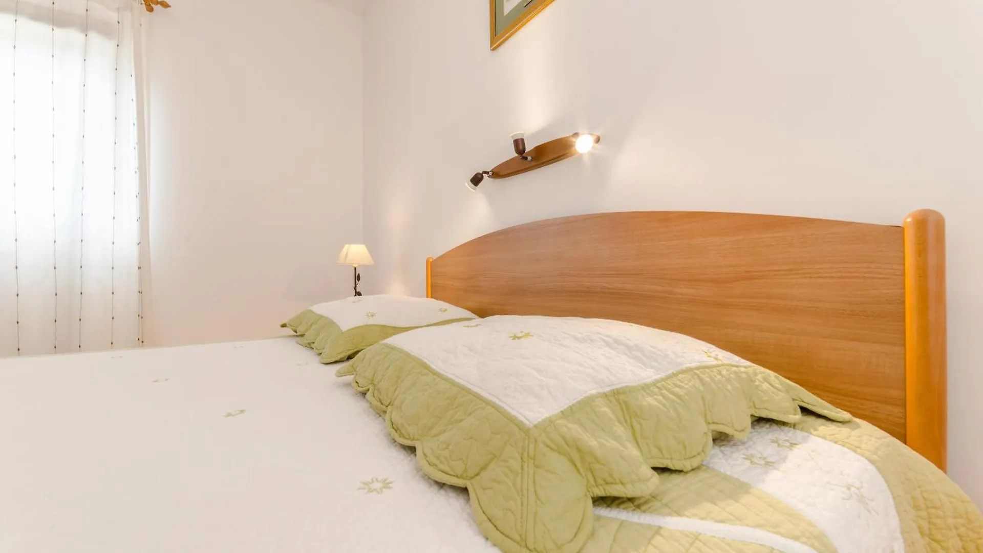 Apartments Nikaia Vir