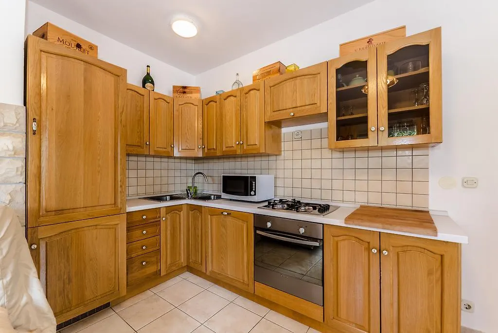Apartments Nikaia Vir