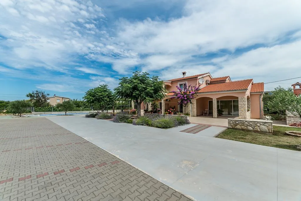 Apartments Nikaia Vir