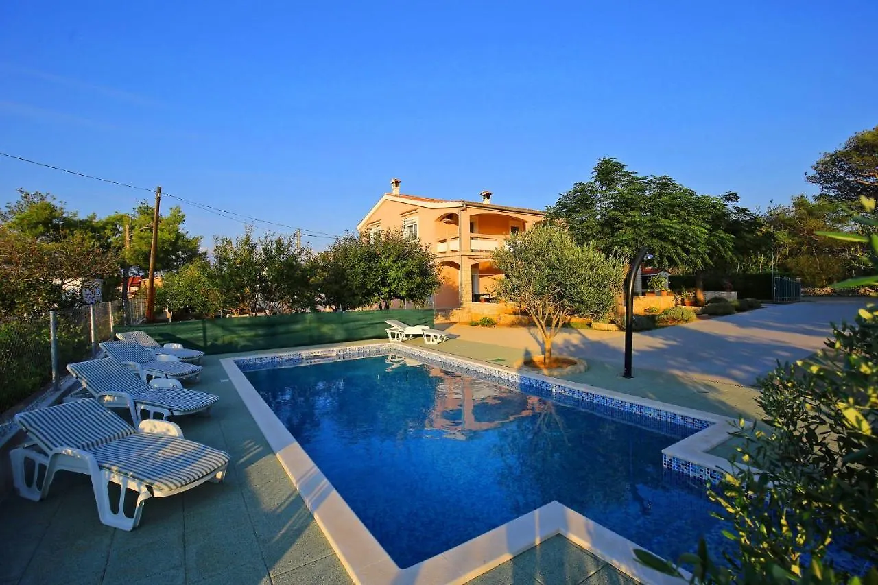 Apartments Nikaia Vir