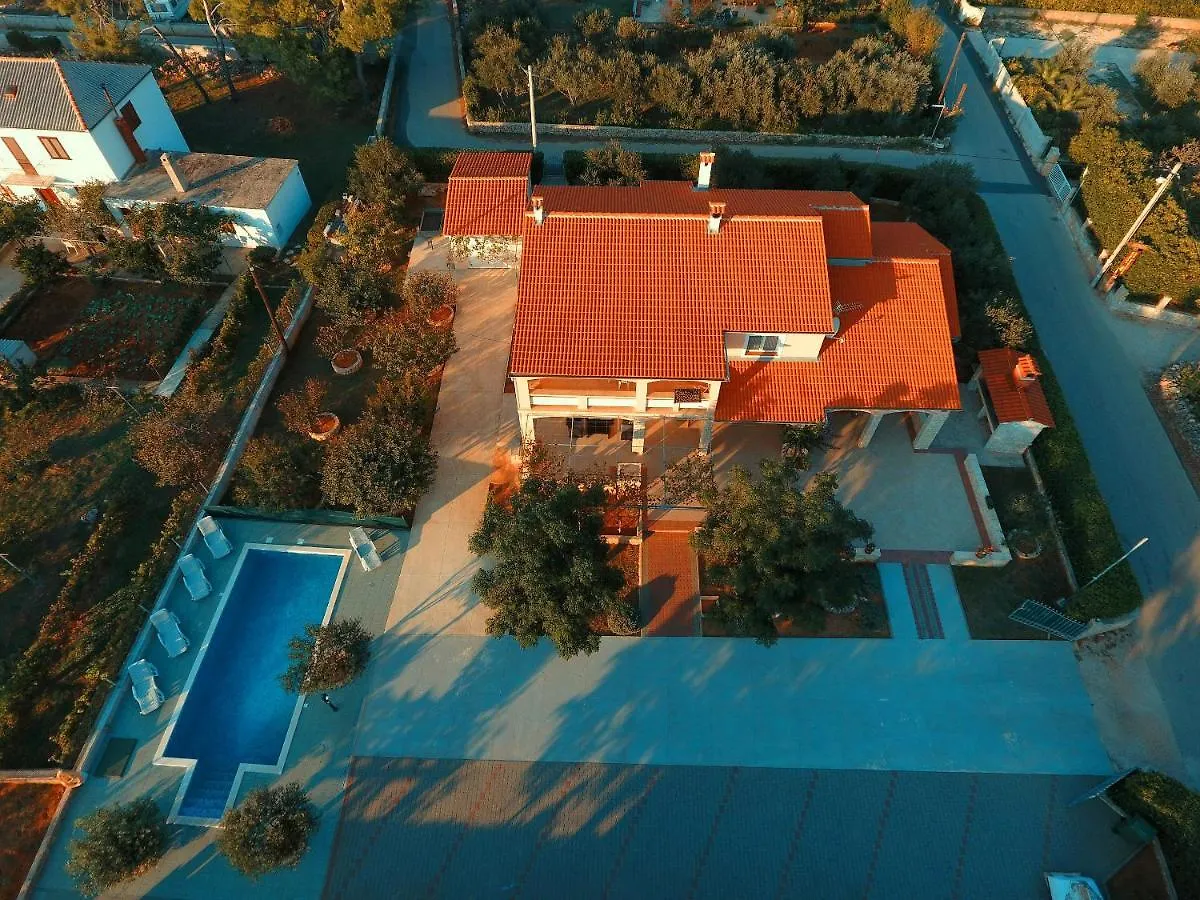 Apartments Nikaia Vir