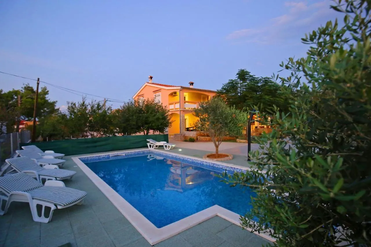 Apartments Nikaia Vir 0*,  Kroatien