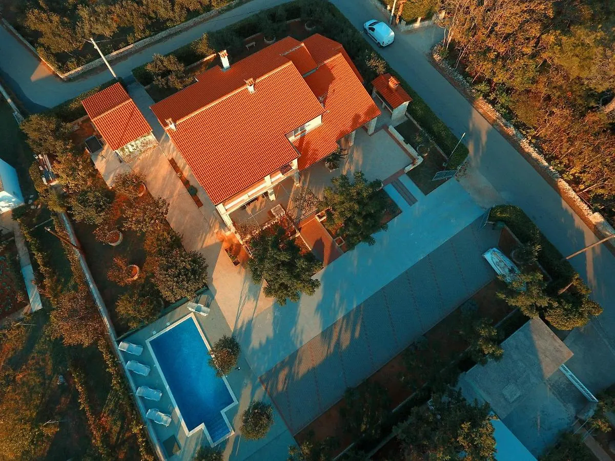 Apartments Nikaia Vir 0*,  Kroatien