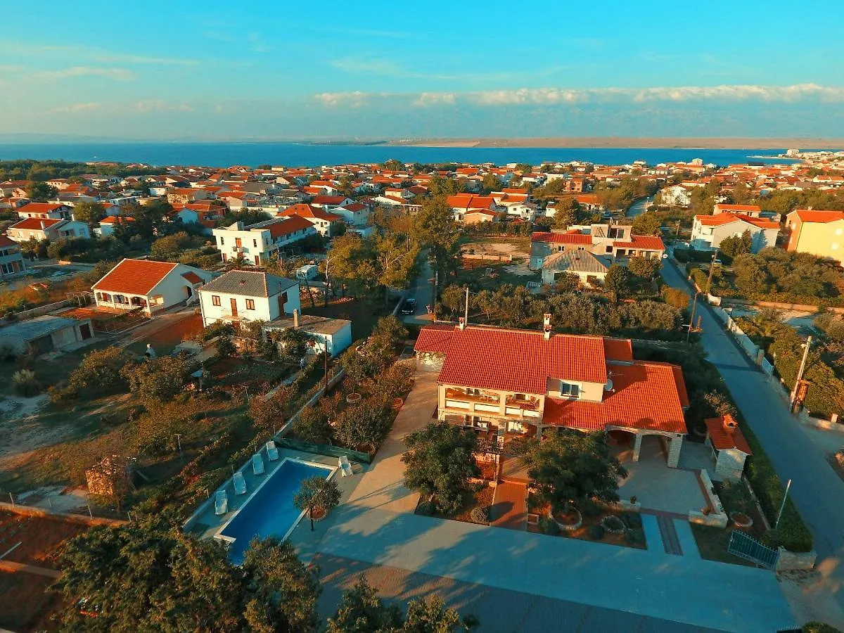 Apartments Nikaia Vir